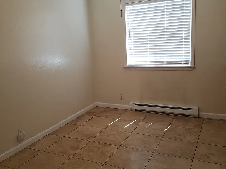 1351 Castlemont Ave #8 — Photo 2