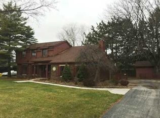 5752 Cresthaven Ln, Toledo, OH 43614