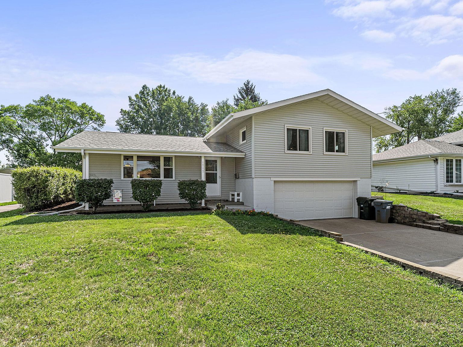 1717 Devitt Ave, Muscatine, IA 52761 | Zillow