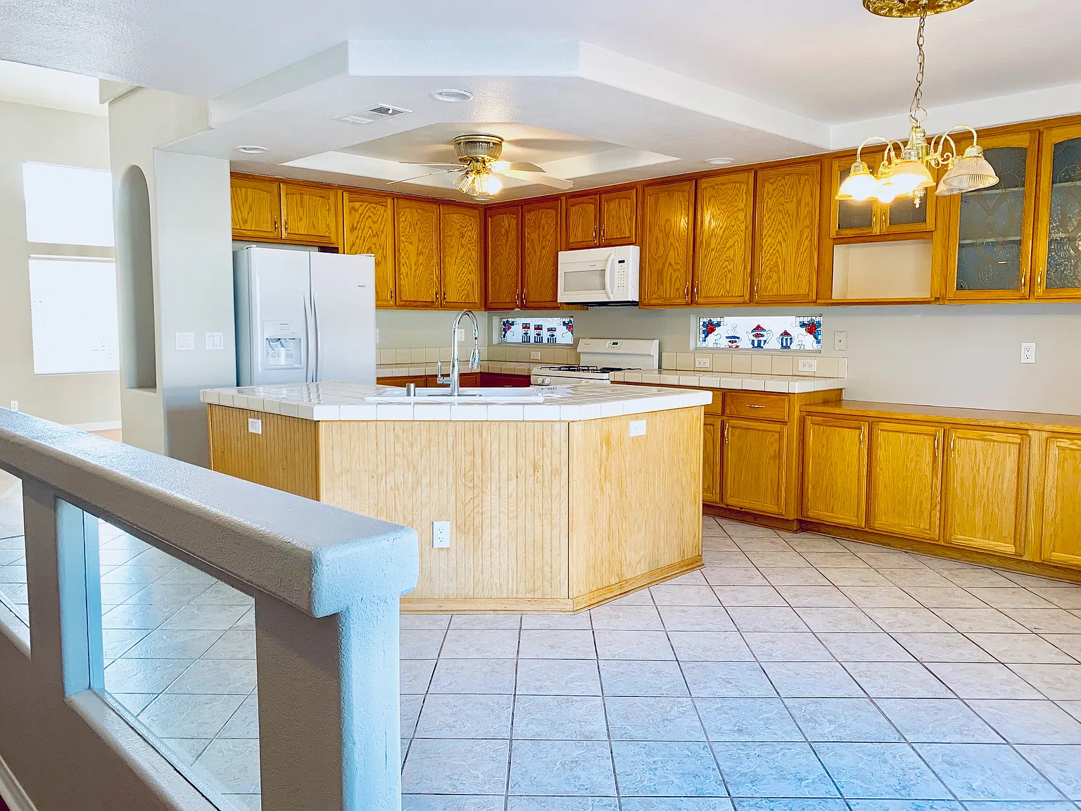 4 bed, 2.5 bath, 1909 sqft, $2,195 — Photo 3