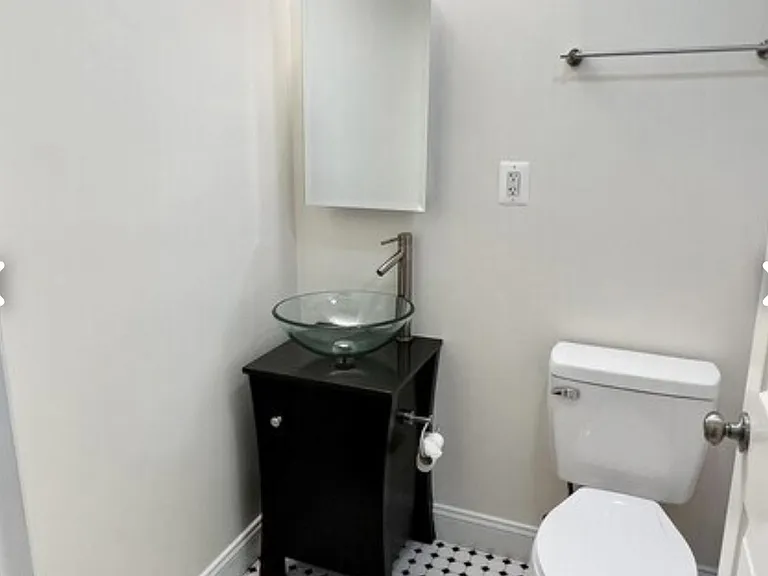 37 R St NW — Photo 5