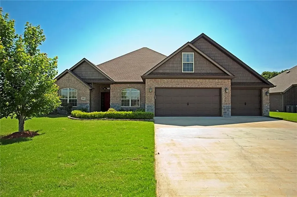 5 bed, 3196 sqft, $3,200 — Photo 1