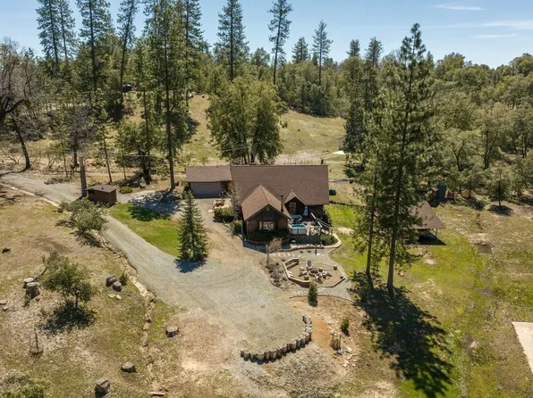 5881 Pine Top Dr, Mariposa, CA 95338