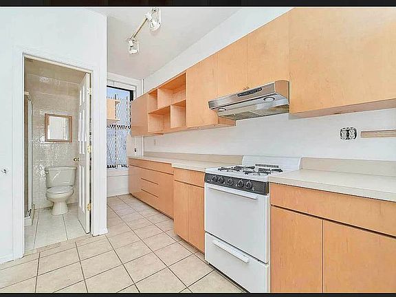 4th image of 621 W 51st St #1E
