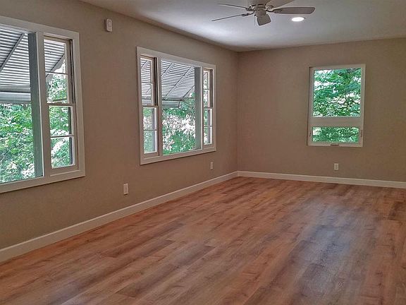 2nd image of 88 Algonquin Cir