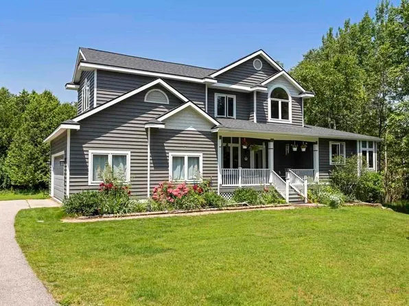 18861 Clipperview Rd, Charlevoix, MI 49720