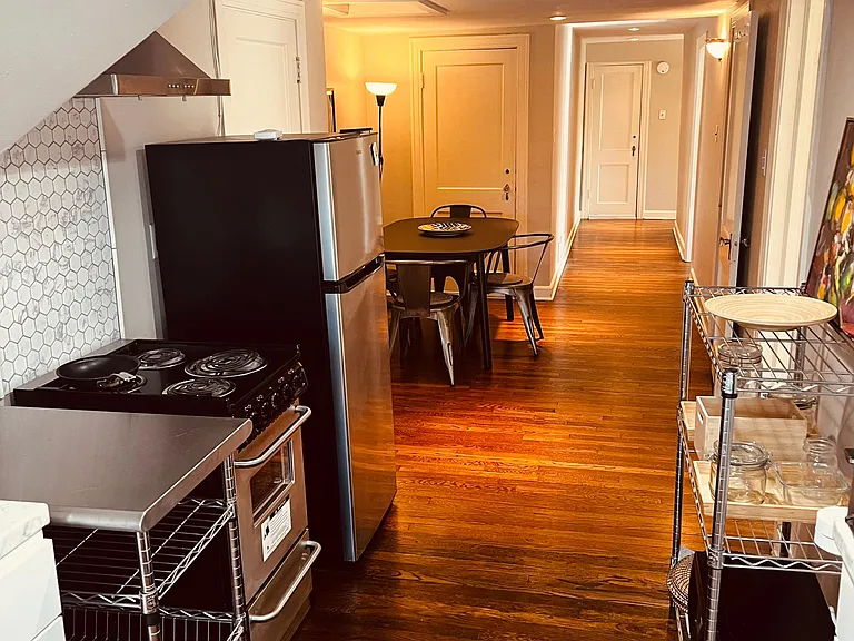 Open kitchen to dining area