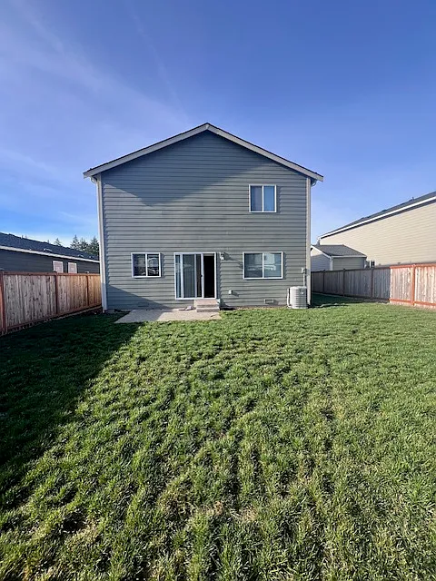 5 bed, 2631 sqft, $3,400 — Photo 2