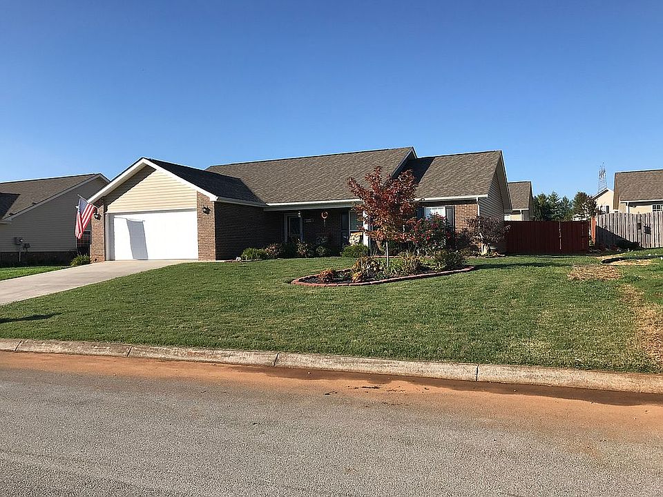 1st image of 991 Evelyn Dr