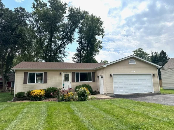 7103 Hiawatha Dr, Wonder Lake, IL 60097
