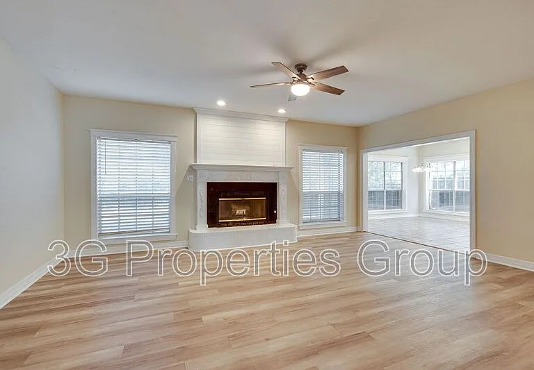 3937 Valley View Ln — Photo 6