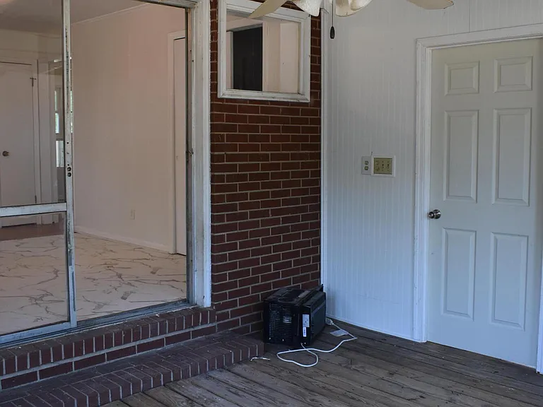 735 Old Edgefield Rd — Photo 5