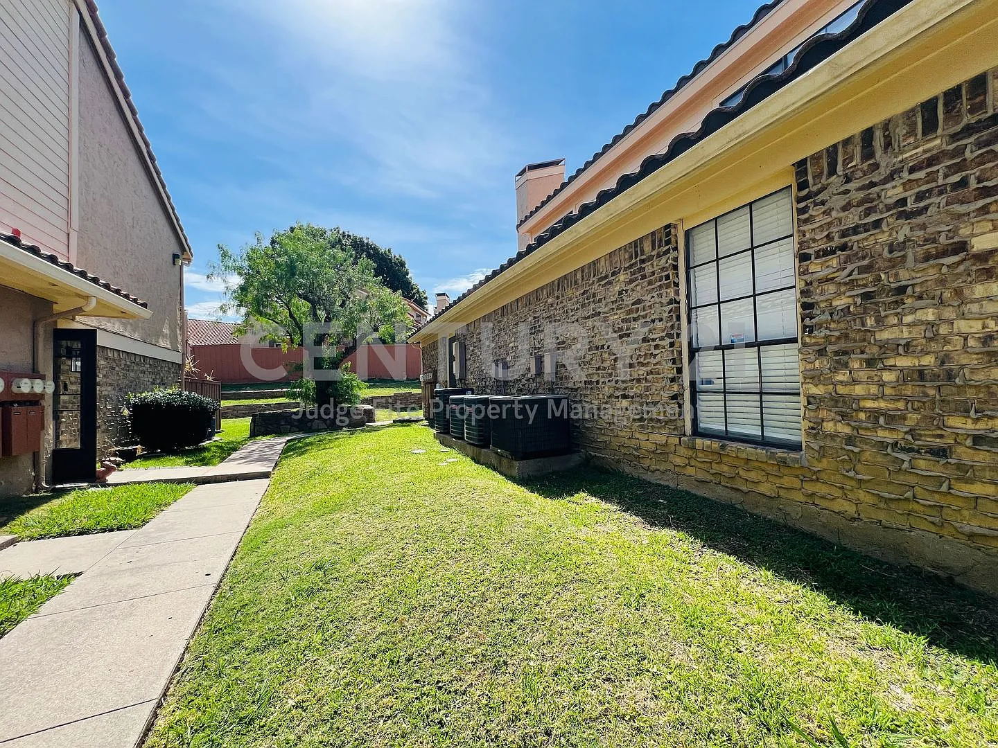 Lovely 2-Story 3/2 Condo in Gated Community Ready for Move-In! — Photo 3