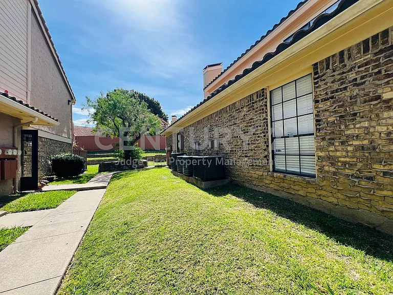 4220 Madera Rd — Photo 3