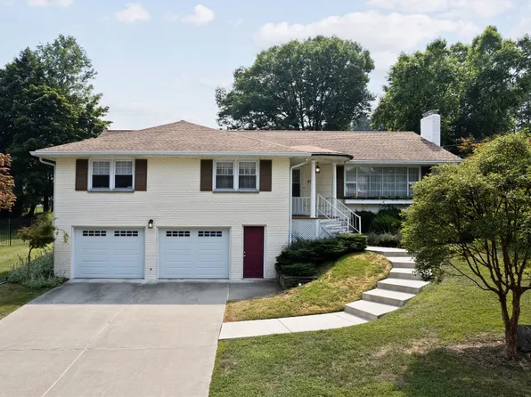 15 Lennox Dr, Binghamton, NY 13903