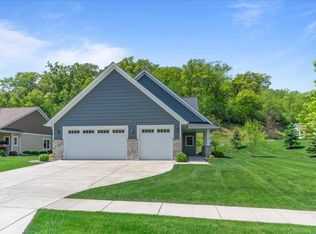 971 Briarwood Dr, Red Wing, MN 55066