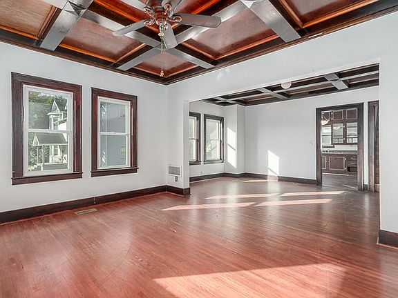 5th image of 410 S Broadway St