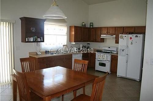 4th image of 5609 E Owens Ave