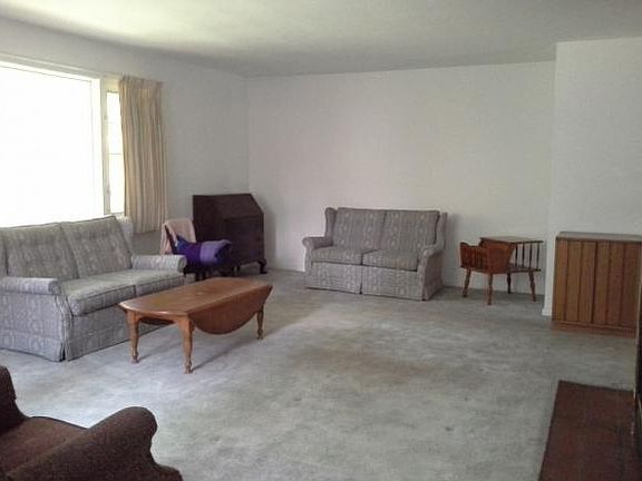 3rd image of 48 Blackstone Ave
