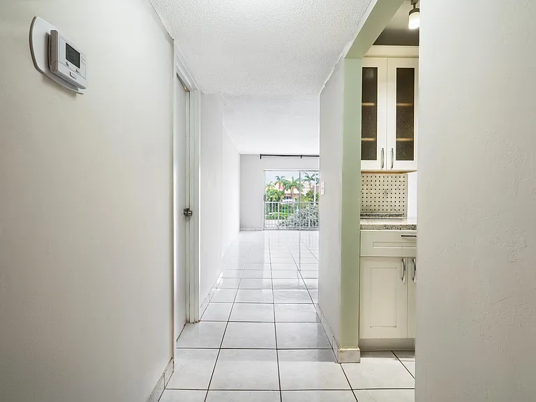 2200 E Hallandale Beach Blvd #202 — Photo 28