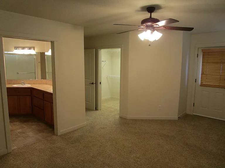 534 NE Brookstone Dr — Photo 10