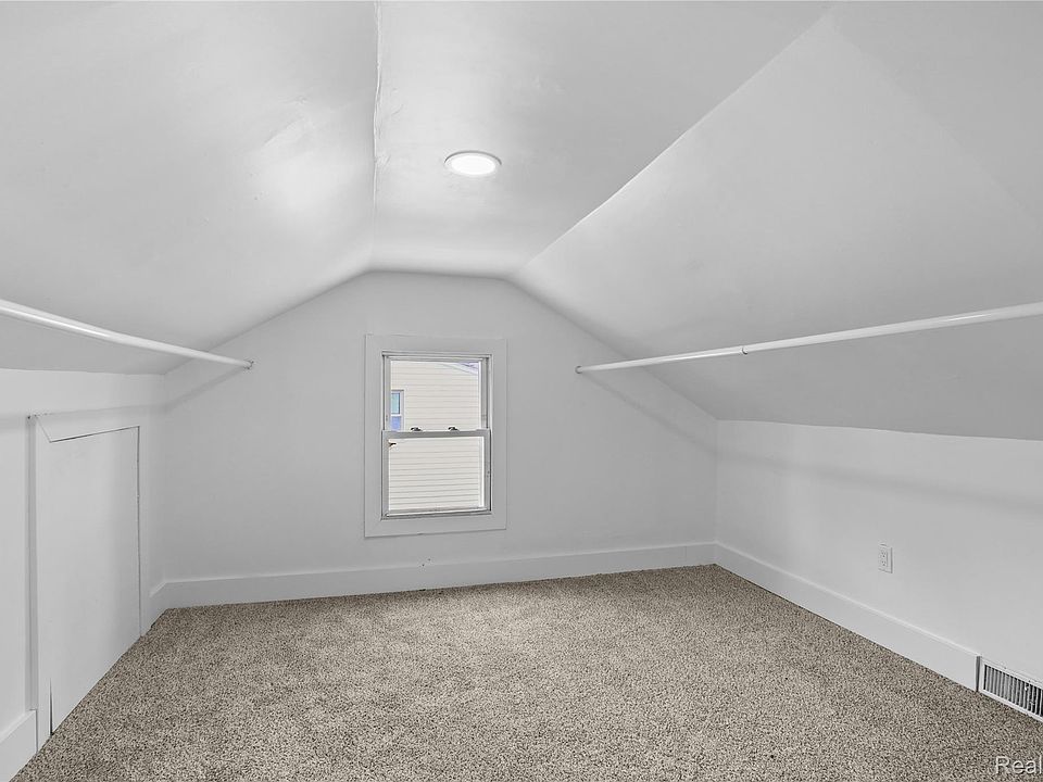 23960 Trombley St, photo 13