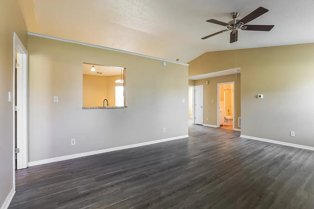3 bed, 2.0 bath, 1260 sqft, $1,740 — Photo 3