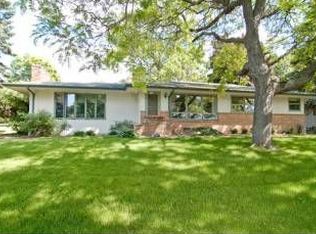 2752 Farrington St, Roseville, MN 55113