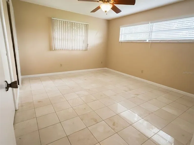 208 Shady Holw — Photo 10