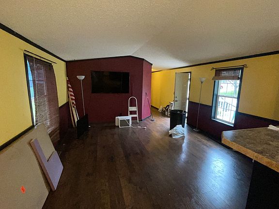 5th image of 2737 S Planter Rd