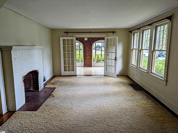 4th image of 241 Cureton St