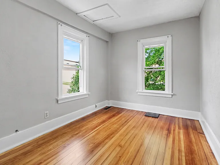 110 E Henry St #110 — Photo 10