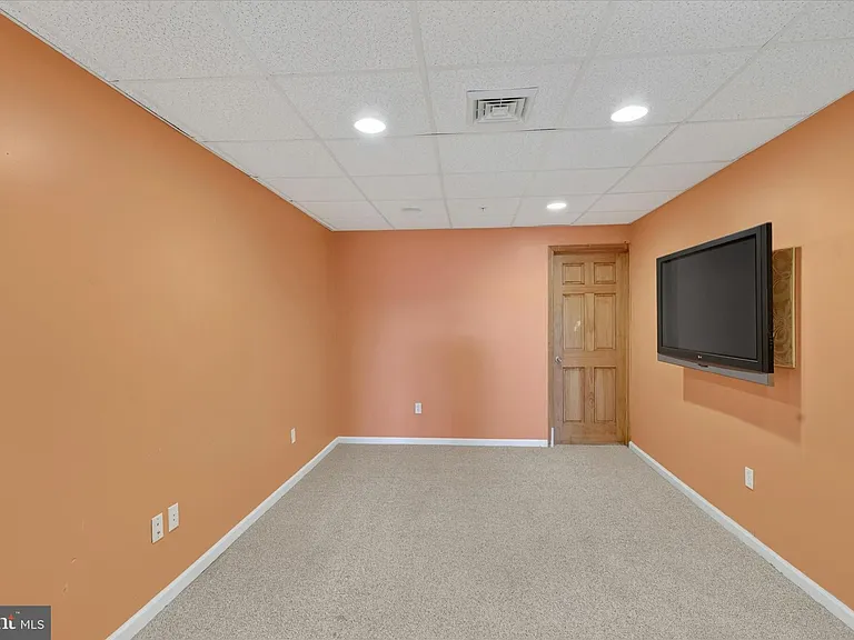 27 Lincoln Dr — Photo 37