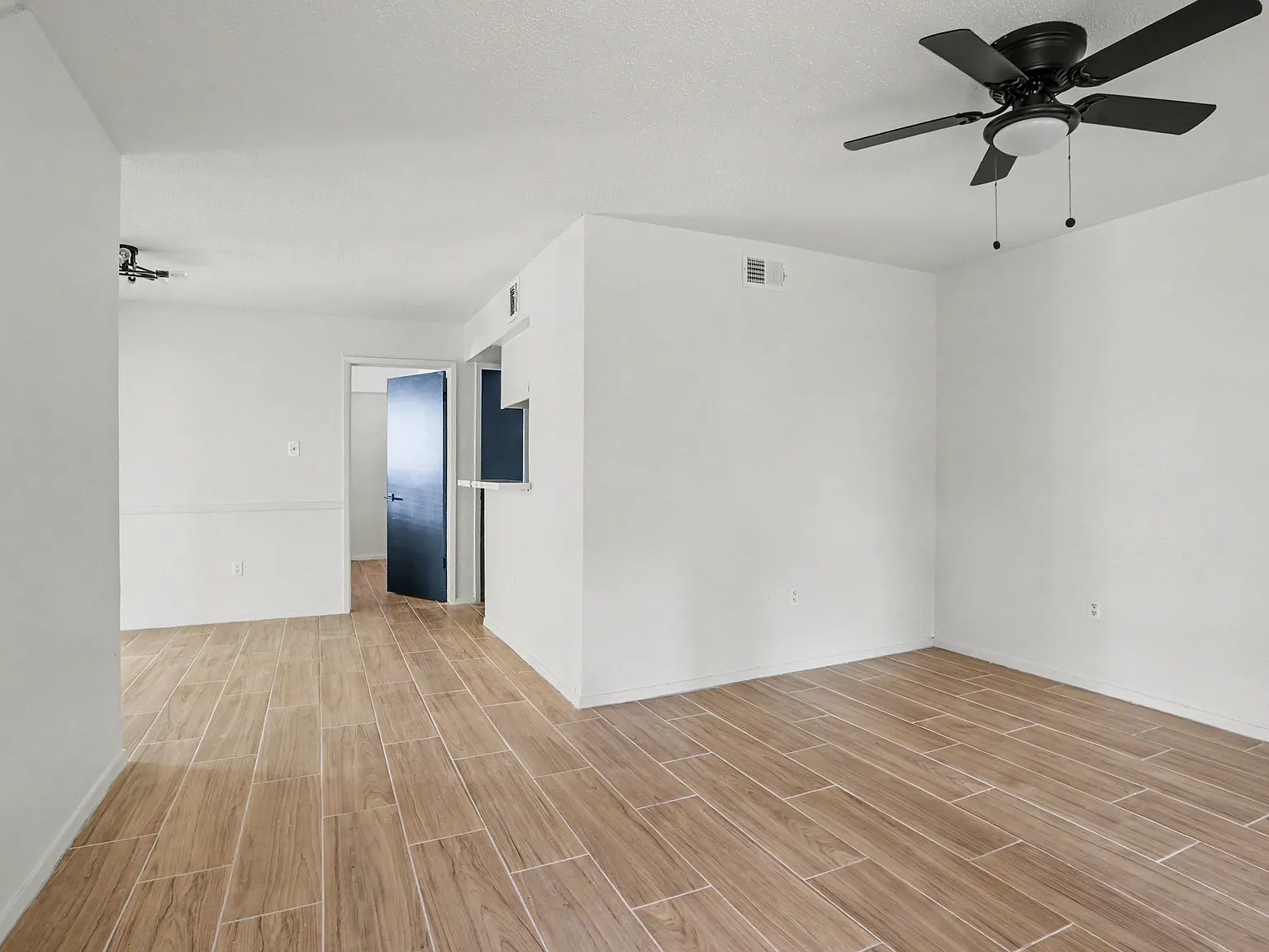 3 bed, 2000 sqft, $1,899 — Photo 3