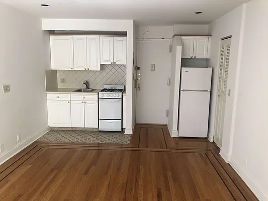 Rented by Waverly Realty Associates | media 5