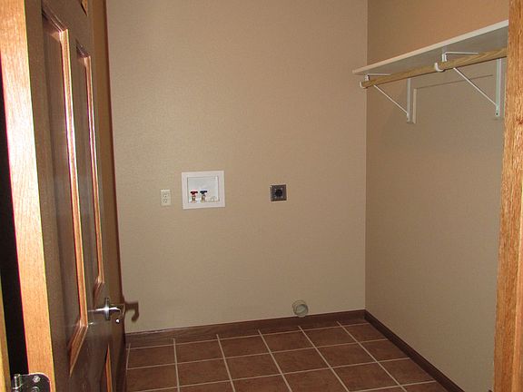4th image of 415 Sapphire Ln