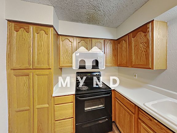 4th image of 3224 E 63rd St #C