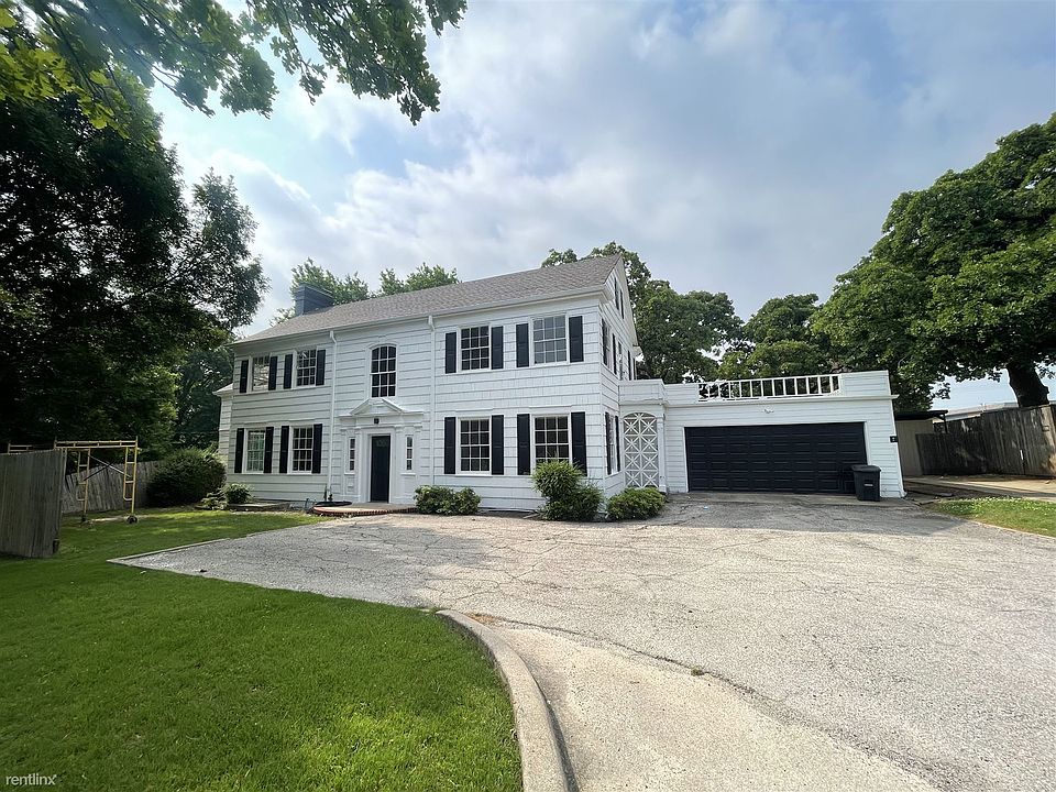 2245 W Oak