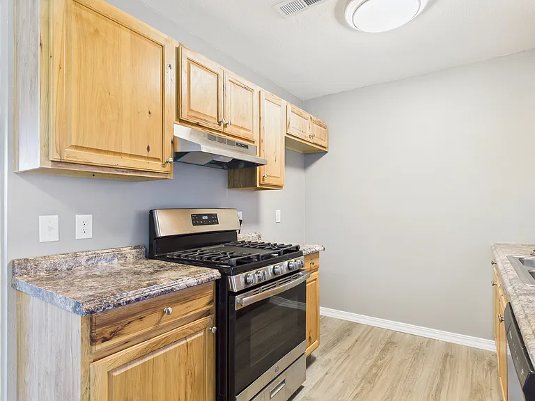 903 Waverly Rd — Photo 11