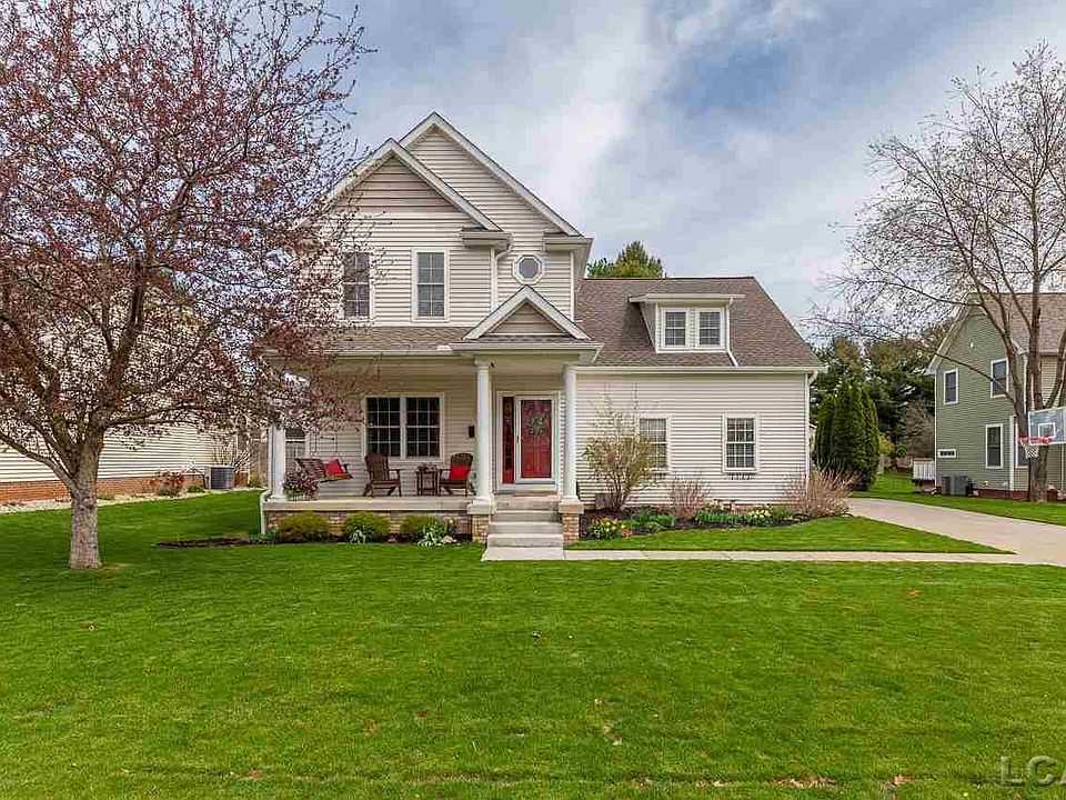 1st image of 802 Woodstock Ln