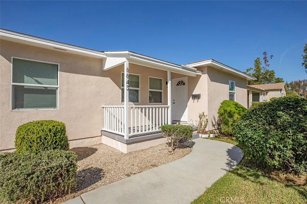 3 bed, 1104 sqft, $4,500 — Photo 2