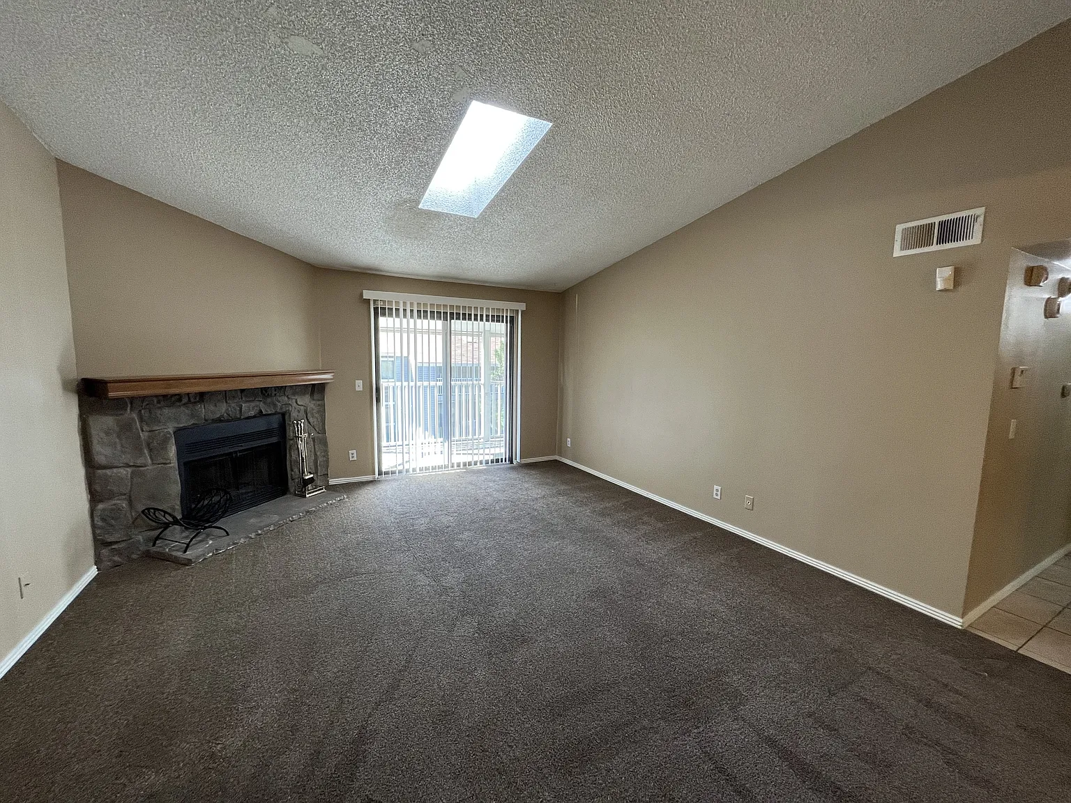 902 S Walden St - 207 - Trp - 207 — Photo 3