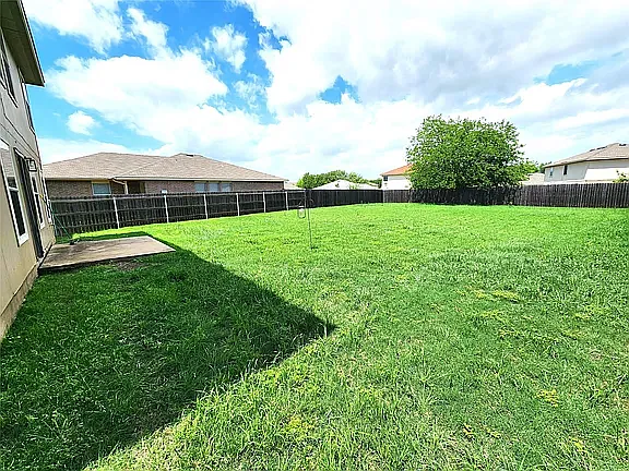 3 bed, 2.5 bath, 1880 sqft, $3,400 — Photo 3