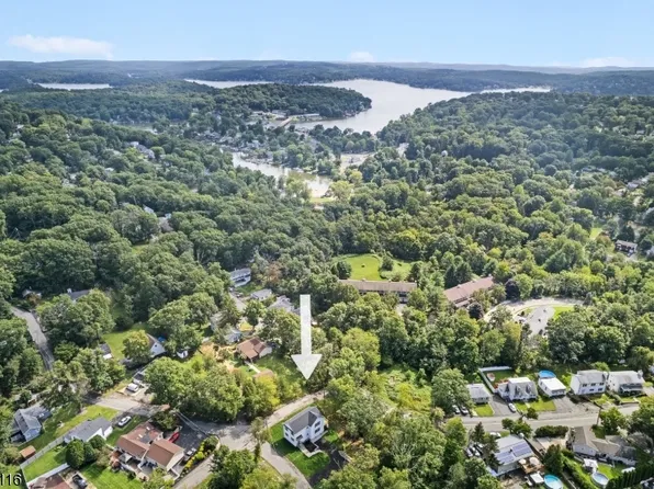 37 Madison Trl, Hopatcong Boro, NJ 07843