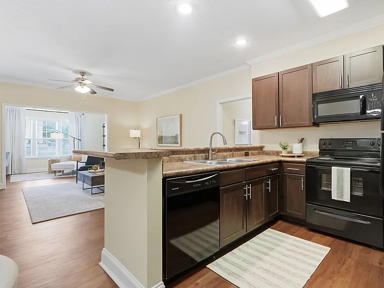 Hawthorne Crestview — Photo 23