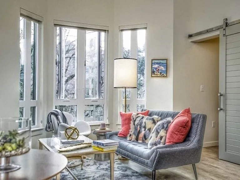 11 Marche Apartments — Photo 29