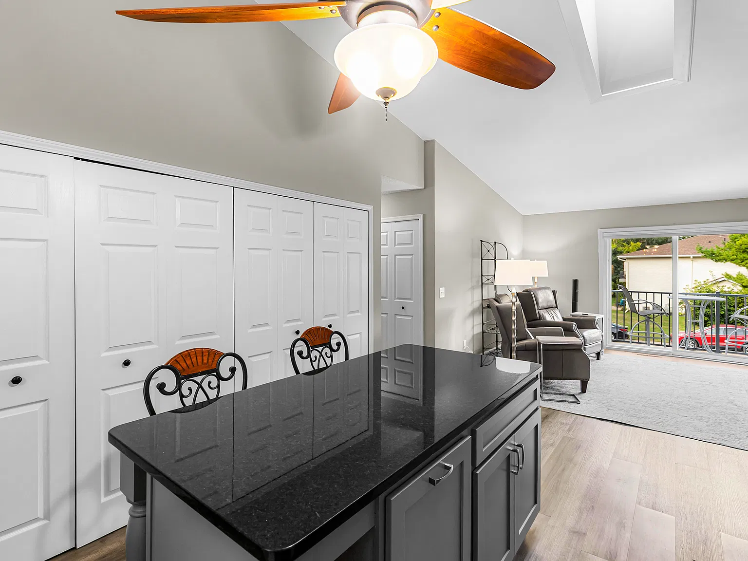 2 bed, 959 sqft, $1,550 — Photo 3
