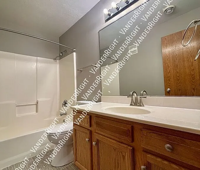 2230 N Devon Ave #202 — Photo 10