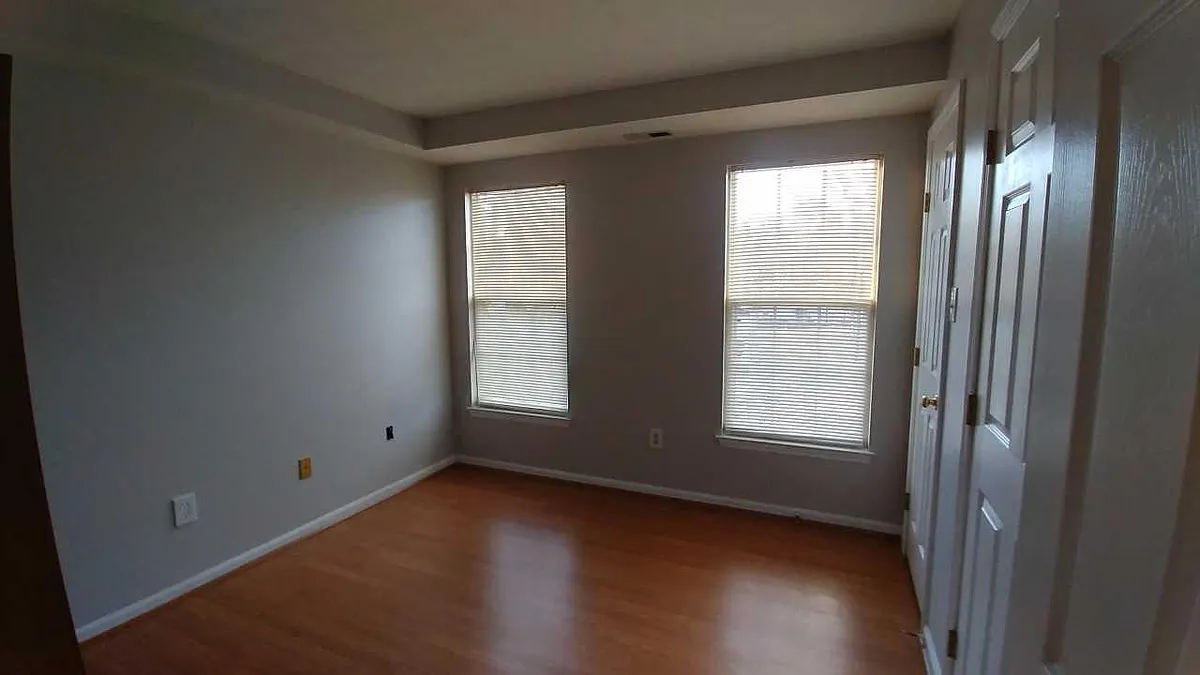 Room for rent - Lincolnshire Ct