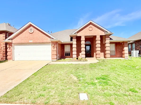 2713 Flint Rock Dr, Fort Worth, TX 76131